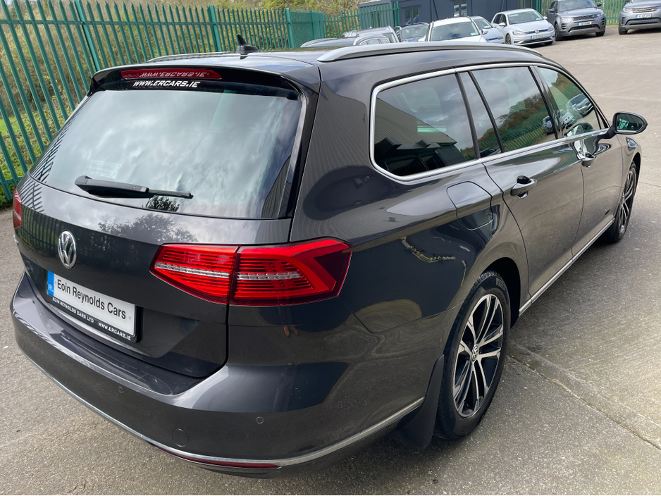 2019 Volkswagen Passat - image 4