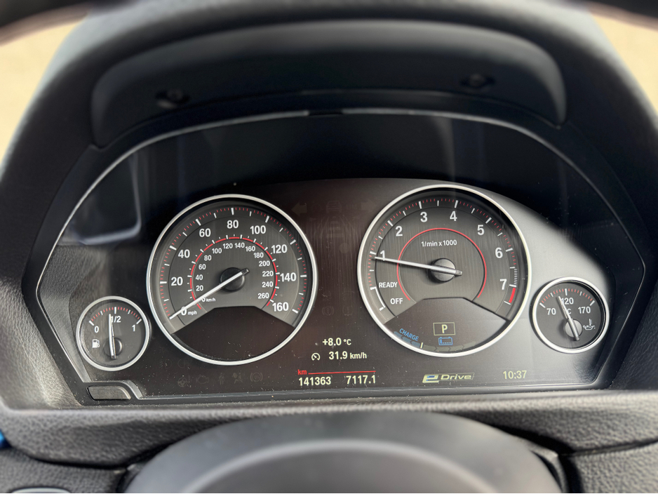 2017 BMW 3 Series - image 14