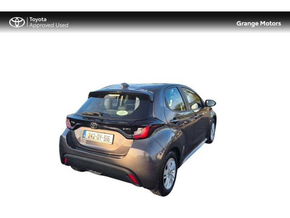 2024 Toyota Yaris - image 2