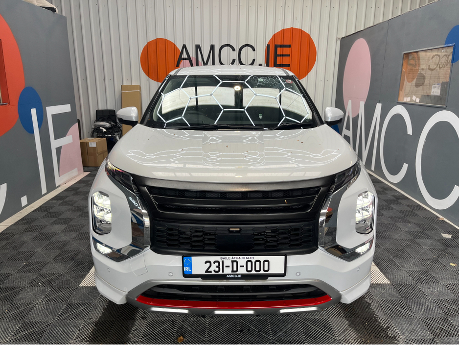 2023 Mitsubishi Outlander - image 6