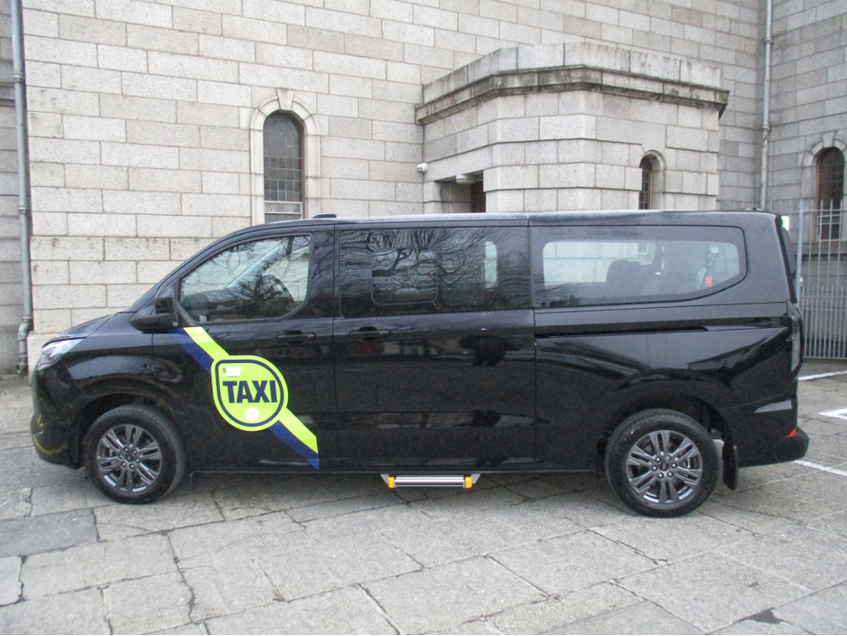 2026 Ford Tourneo TITANIUM 2.5 PHEV 9 SEATER