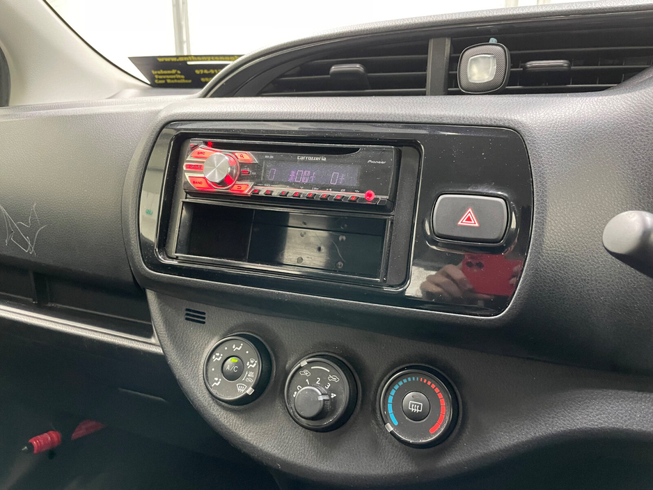 2018 Toyota Yaris - image 24