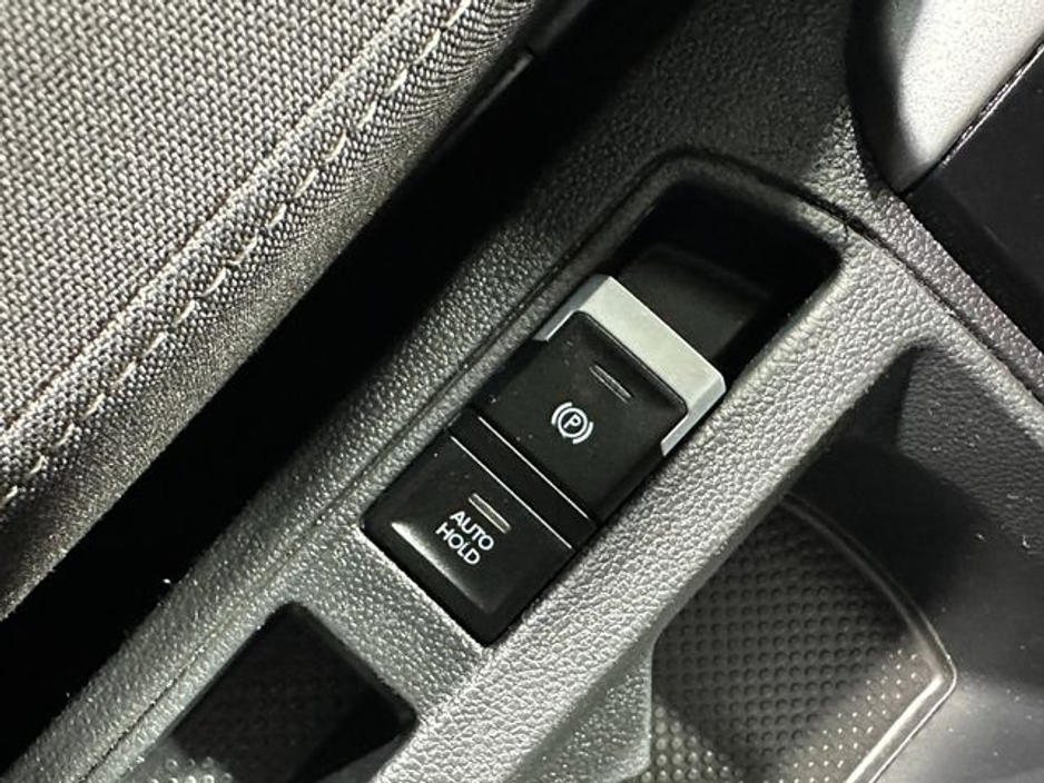 2025 Volkswagen T-Roc - image 24