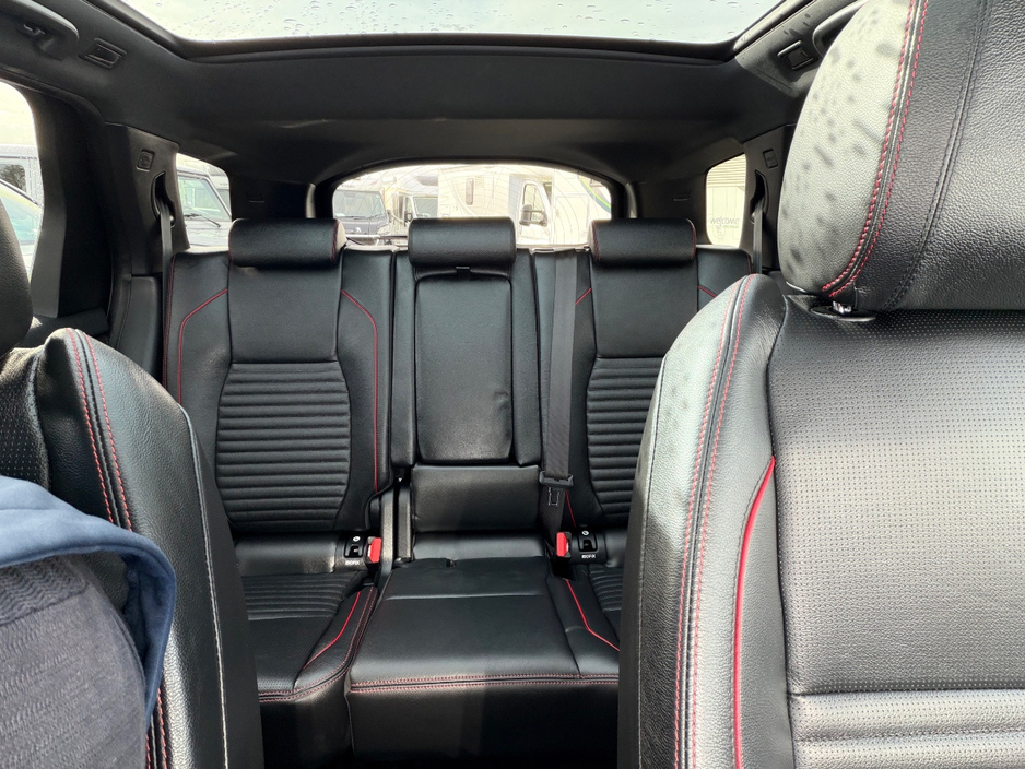 2022 Land Rover Discovery - image 22