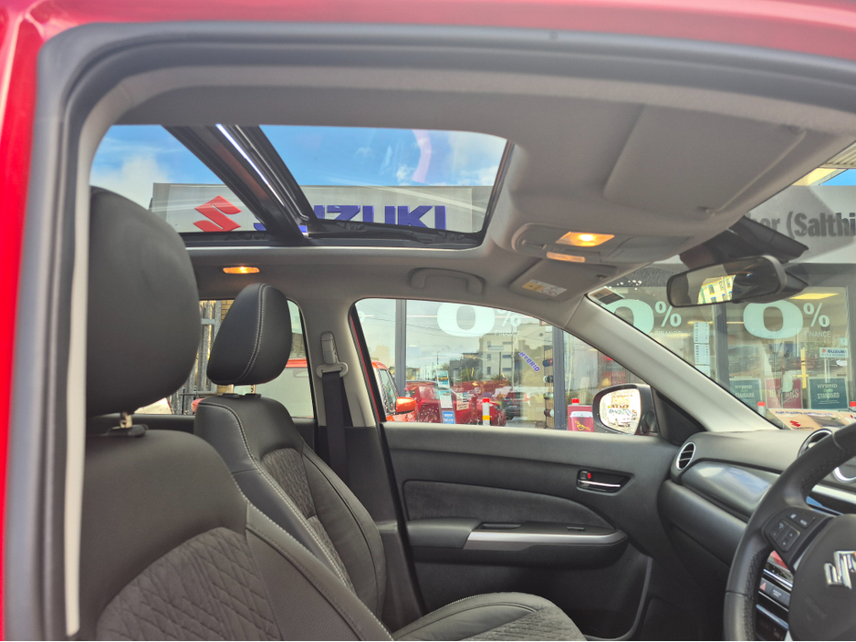 2024 Suzuki Vitara - image 2