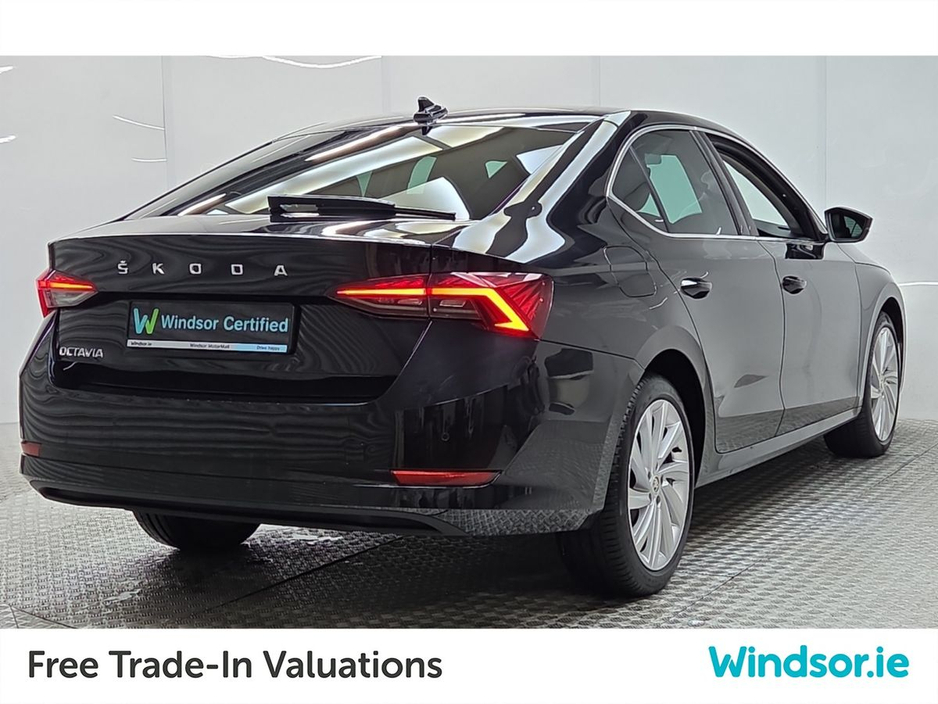 2023 Skoda Octavia - image 2
