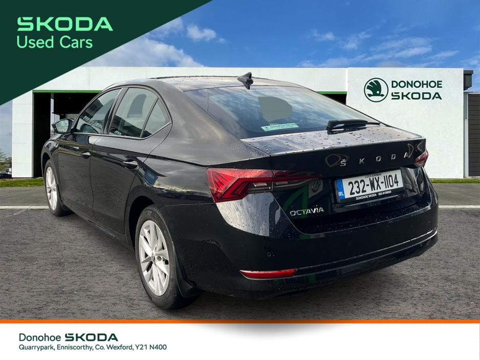2023 Skoda Octavia - image 3