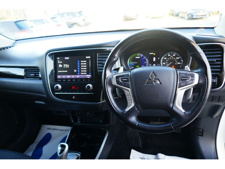 2020 Mitsubishi Outlander - image 14