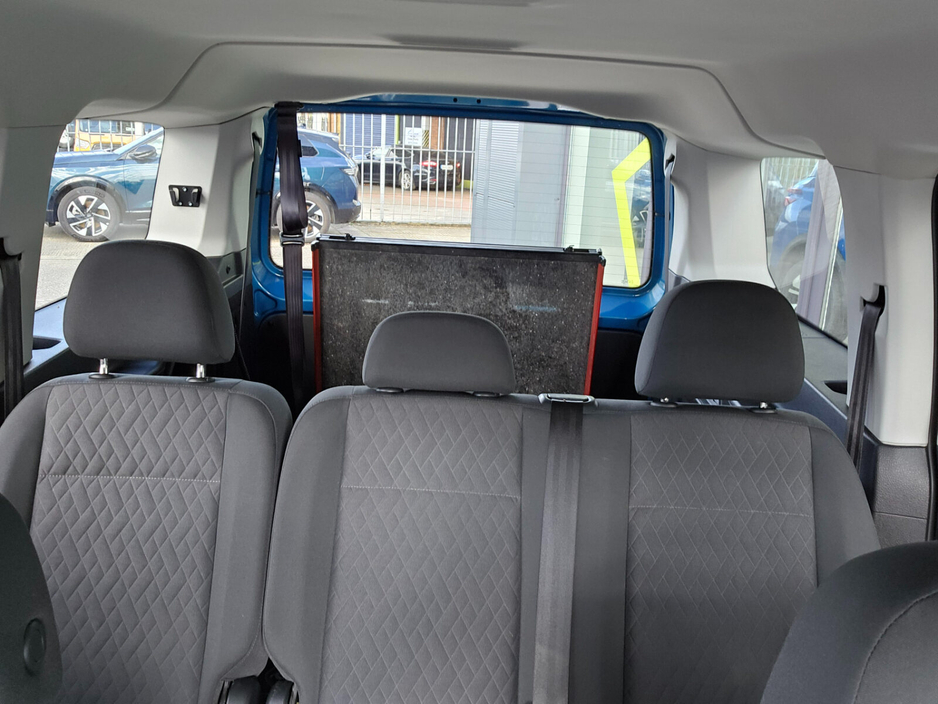 2023 Volkswagen Caddy Maxi Life - image 23