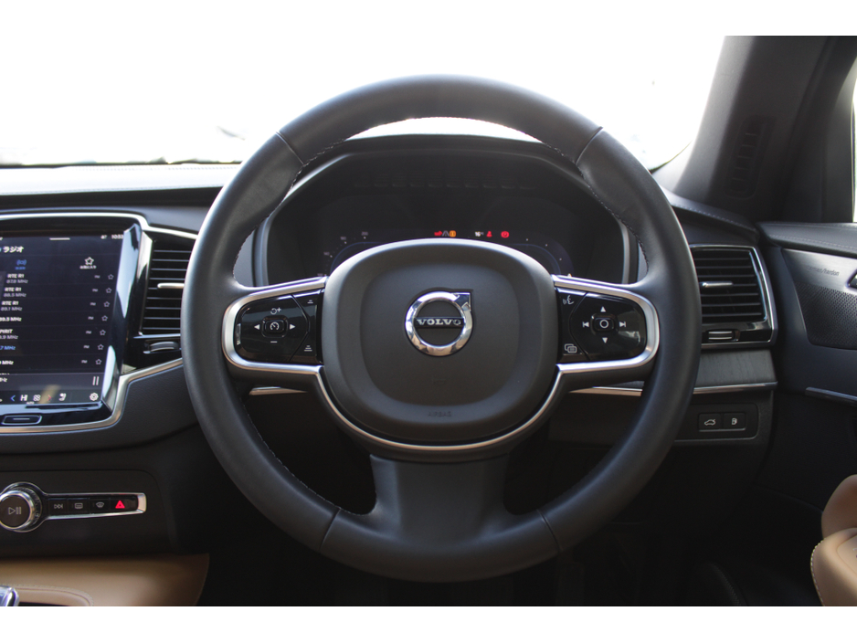 2023 Volvo XC90 - image 21