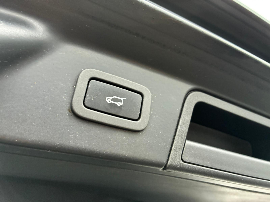 2018 Land Rover Range Rover Velar - image 17