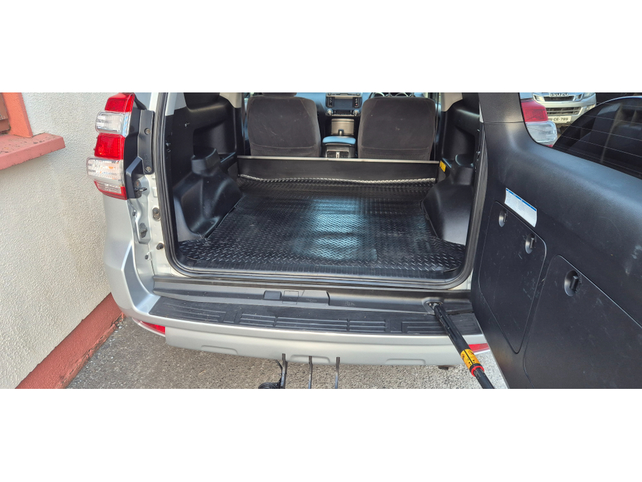 2015 Toyota Landcruiser - image 6