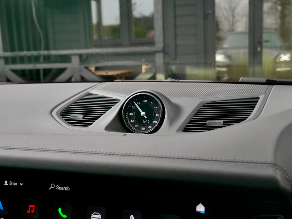 2025 Porsche Cayenne - image 17