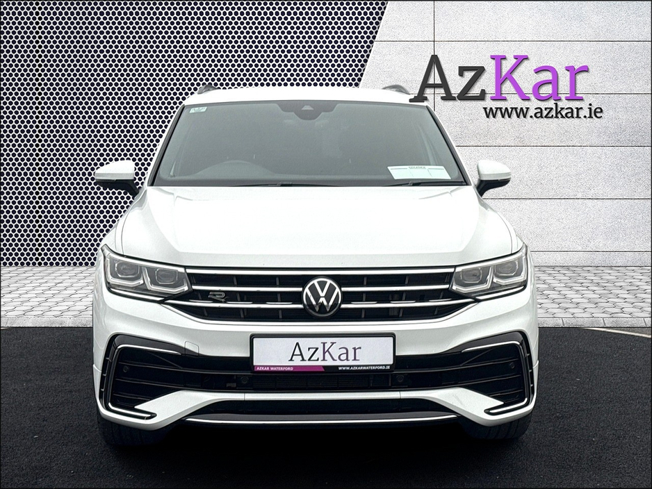 2023 Volkswagen Tiguan - image 2