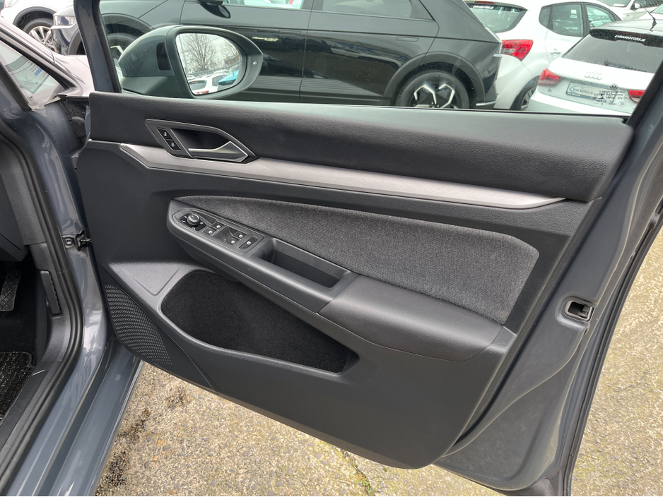 2022 Volkswagen Golf ADAVANCE AUTOMATIC 2.0 DIESEL //HEATED SEATS AND STEERING WHEEL//HEAD UP DISPLAY//REVERSE CAMERA//KEYLESS ENTRY// €27,950