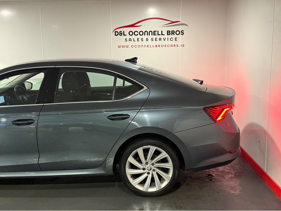 2022 Skoda Octavia - image 7