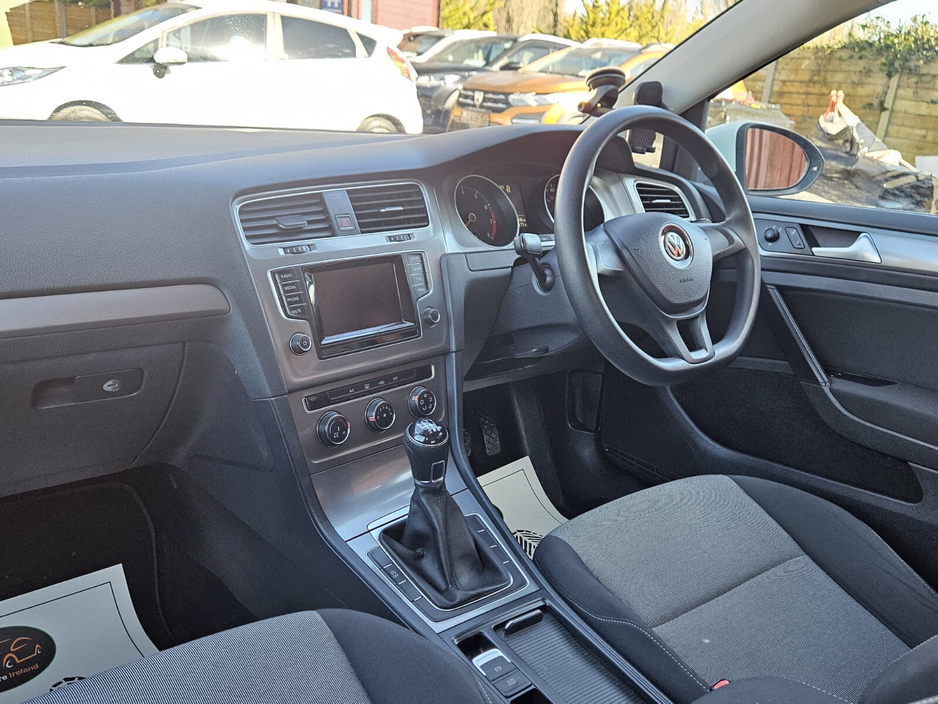 2013 Volkswagen Golf - image 27