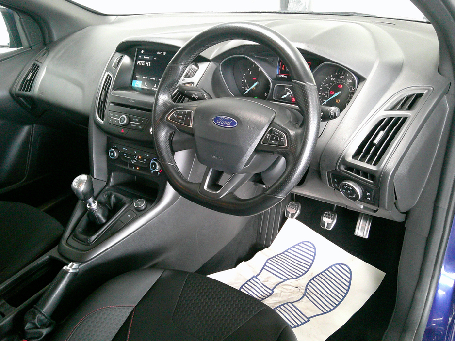 2018 Ford Focus - image 21