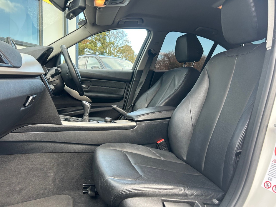 2014 BMW 3 Series - image 10