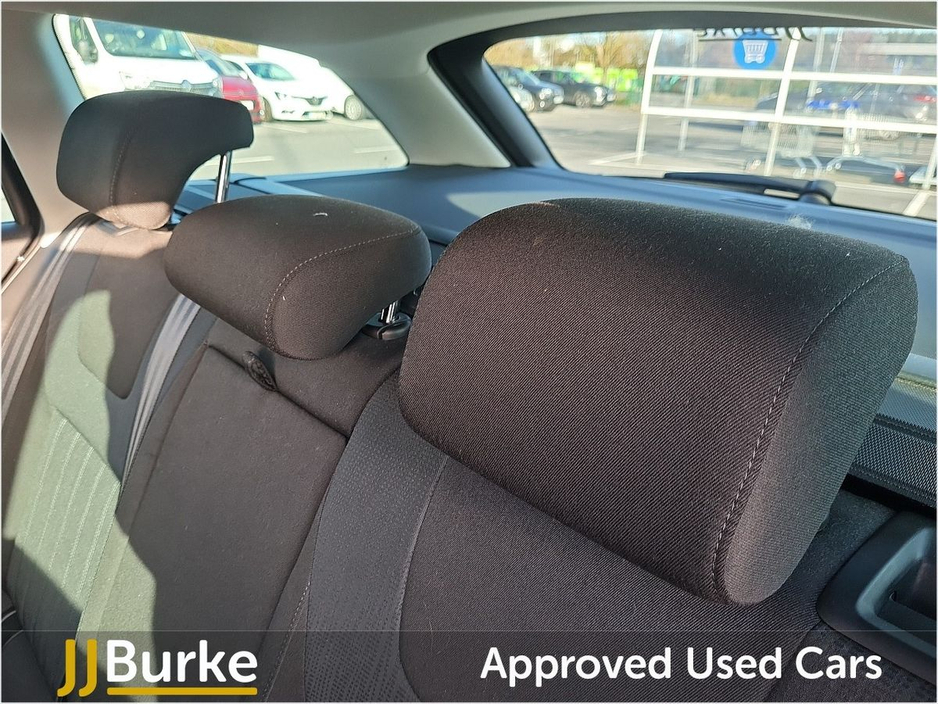 2020 Skoda Octavia - image 16