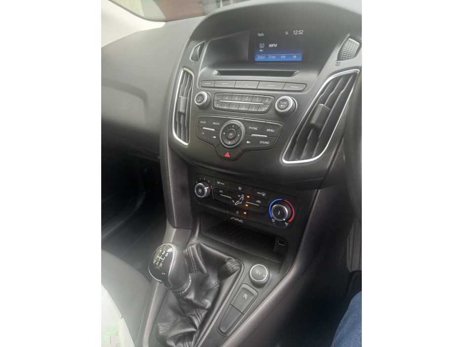 2016 Ford Focus - image 5