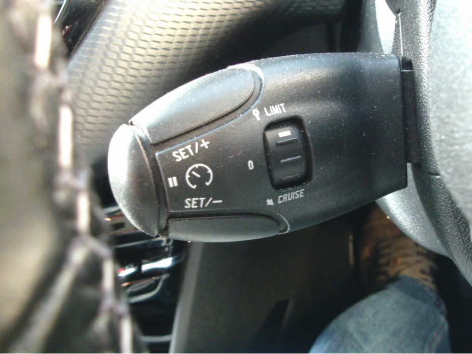 2016 Peugeot 2008 - image 11