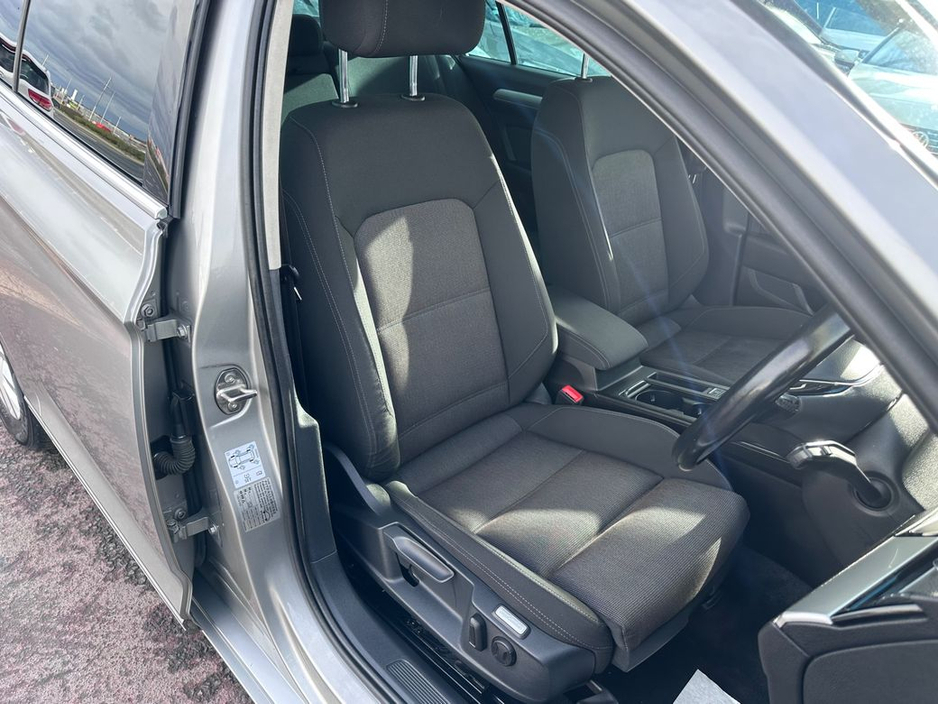 2017 Volkswagen Passat - image 13