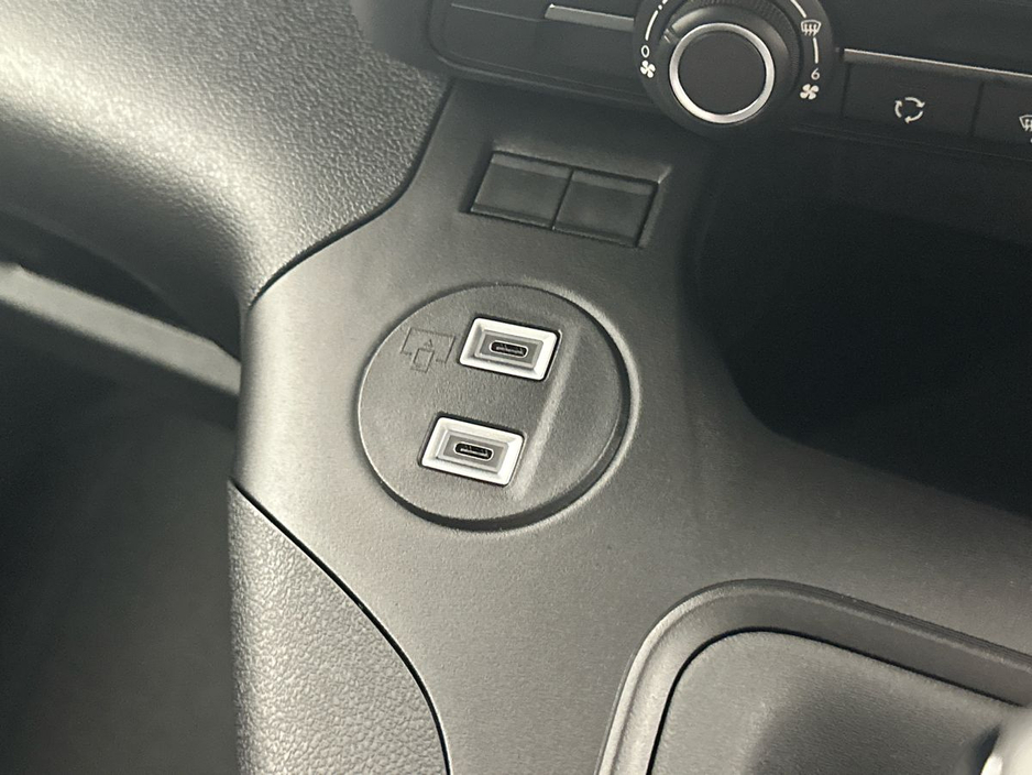 2026 Peugeot Partner - image 21