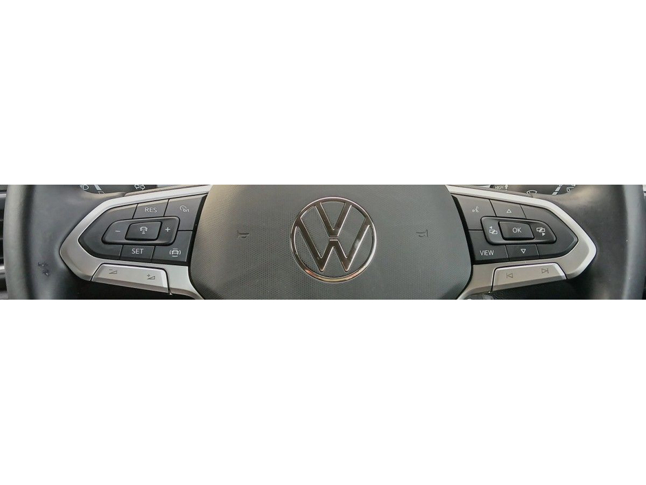 2024 Volkswagen T-Roc - image 11