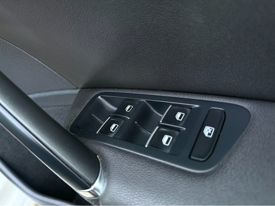 2014 Volkswagen Golf - image 19