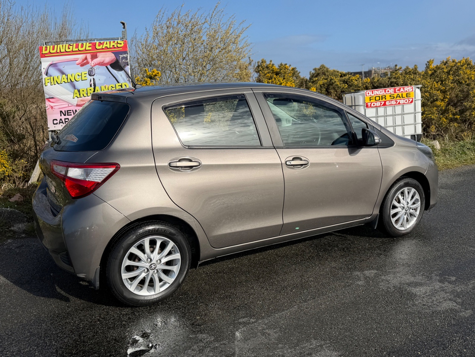 2017 Toyota Yaris - image 10