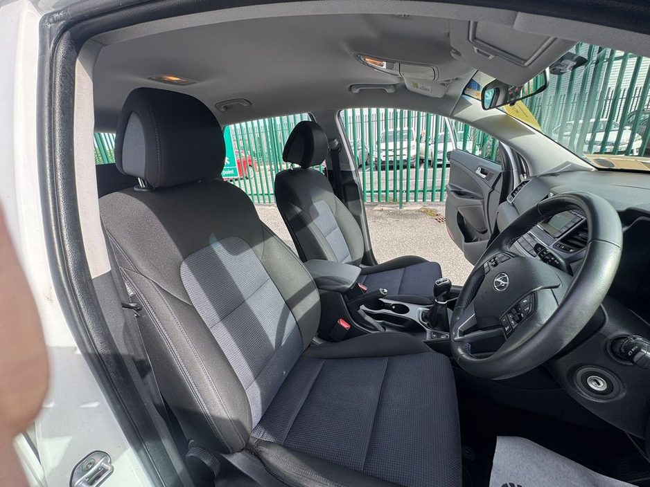 2016 Hyundai Tucson - image 10