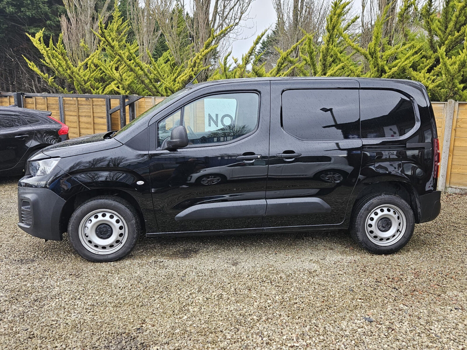 2023 Peugeot Partner - image 4