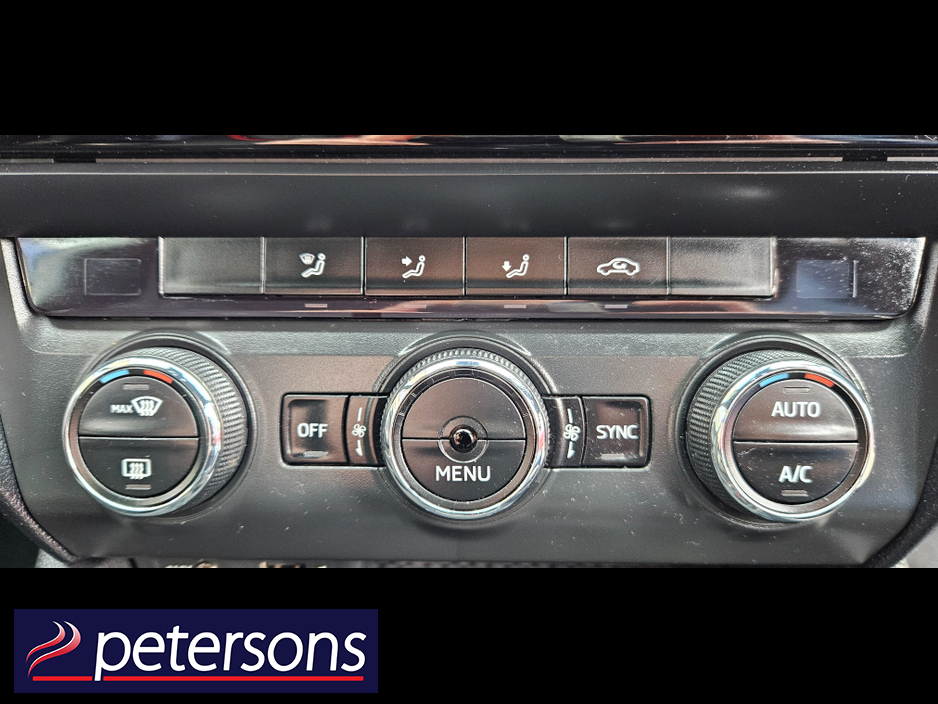 2016 Skoda Octavia - image 25