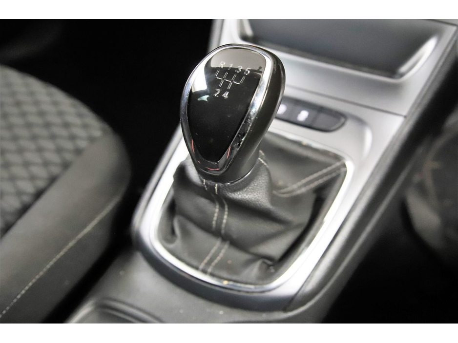 2018 Opel Astra - image 22