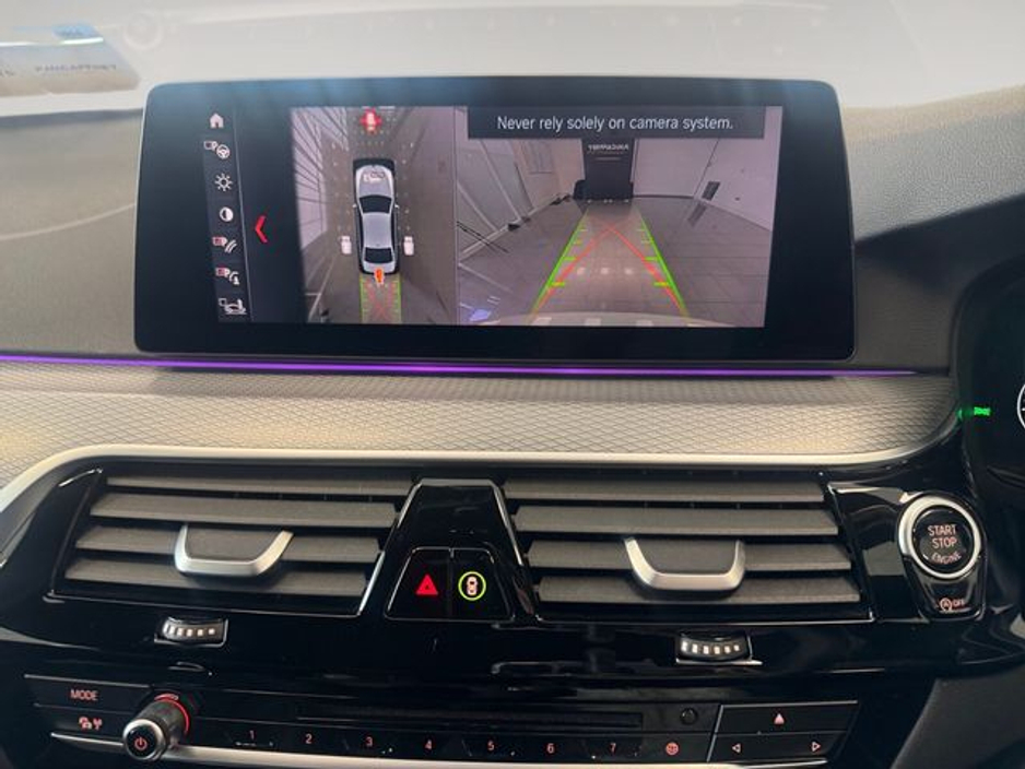 2020 BMW 5 Series - image 14