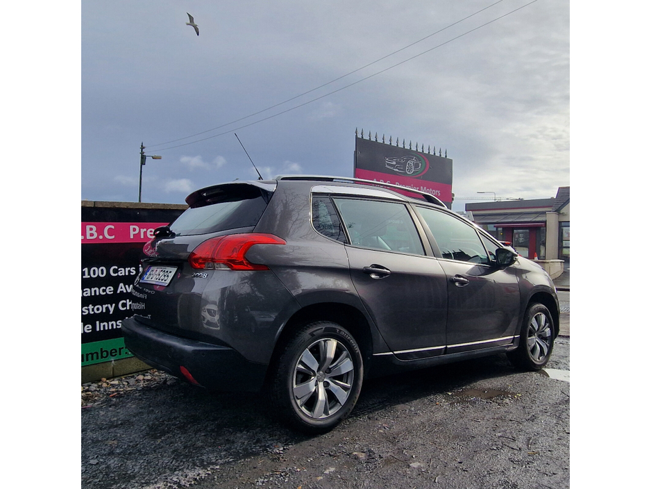 2016 Peugeot 2008 - image 5