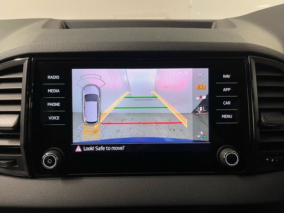 2025 Skoda Karoq Selection DSG 1.5TSI 150BHP - Reversing Camera - Climate Control - Cruise Control - Auto Lights/Wipers - Apple CarPlay/Android Auto €40,950