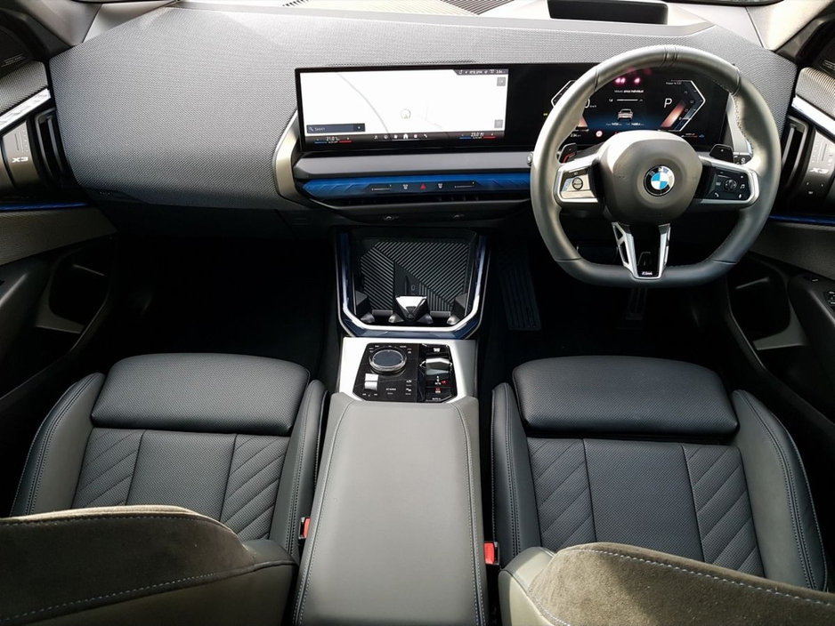 2025 BMW X3 - image 4