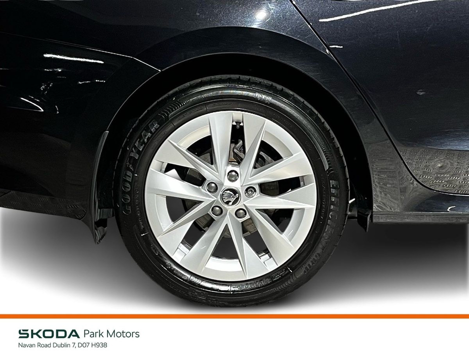 2023 Skoda Octavia - image 9
