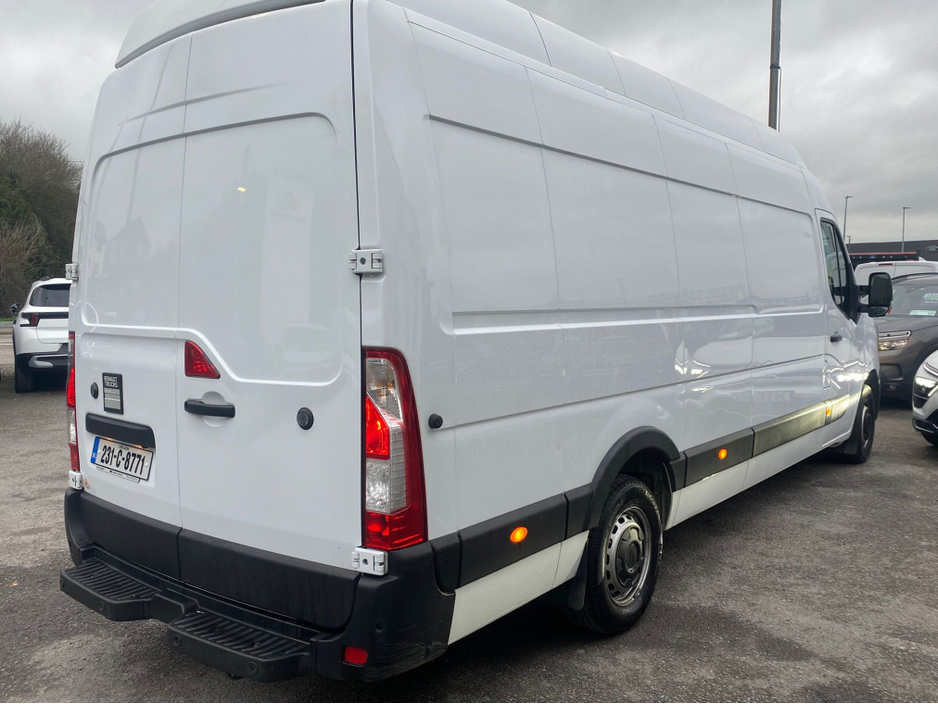 2023 Renault Master - image 4