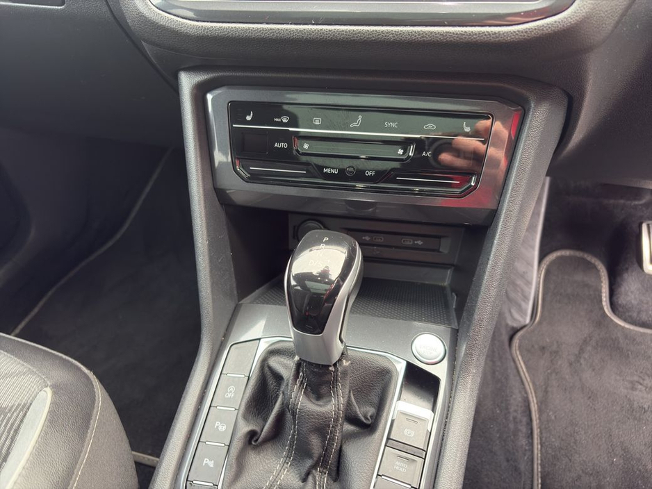 2022 Volkswagen Tiguan Allspace 2.0D AUTO R-LINE "Pan roof above you, DSG doing the work for you — driving doesn’t get easier than this" €44,888