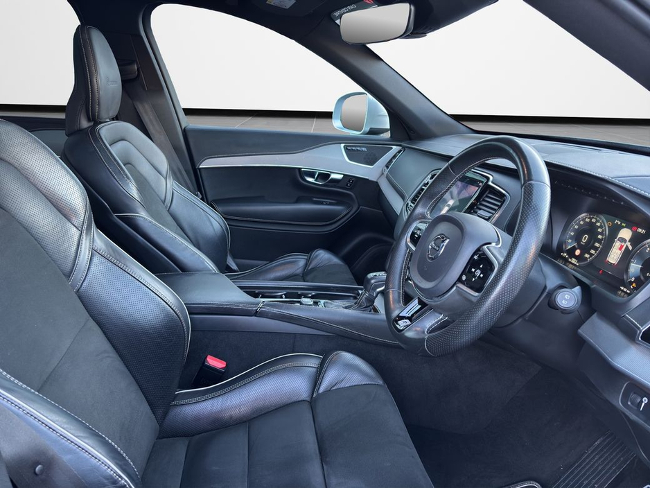 2019 Volvo XC90 2.0 D5 R-design "Big space, big style, big statement" €45,888
