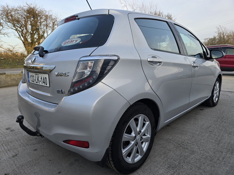 2013 Toyota Yaris - image 8