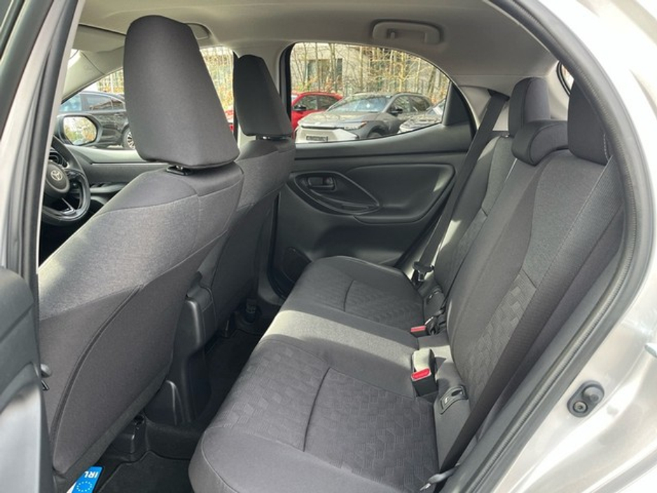 2025 Toyota Yaris - image 7
