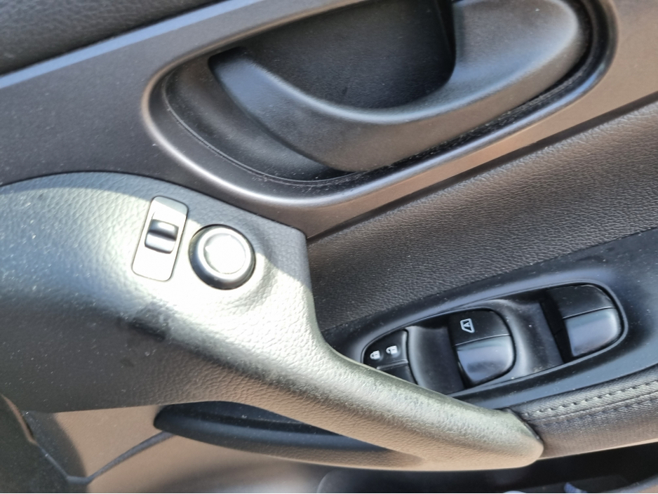 2014 Nissan Qashqai - image 11