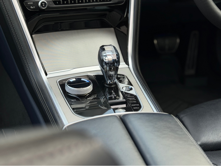2020 BMW 8 Series - image 38