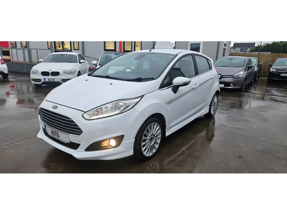 2016 Ford Fiesta automatic titanium/zetec s 1.0 eco very low kms €10,950