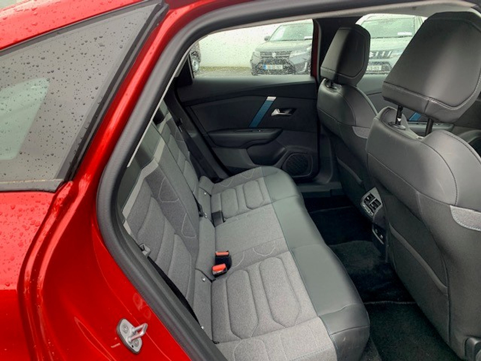 2025 Citroen C4 - image 10