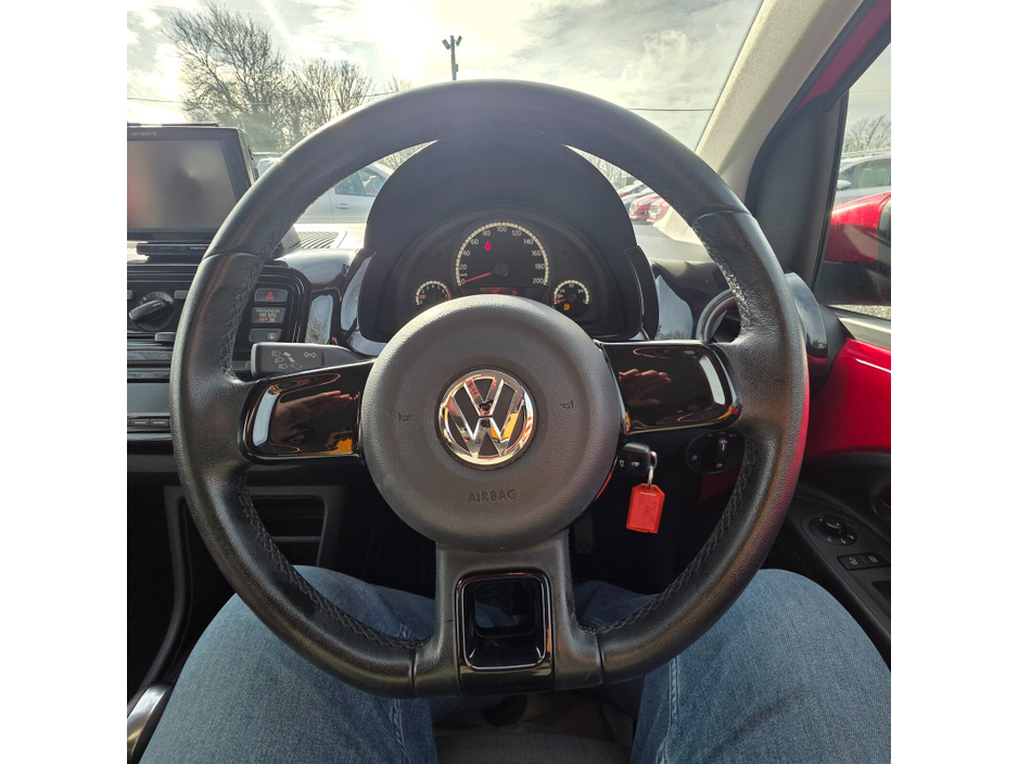 2015 Volkswagen up! - image 20